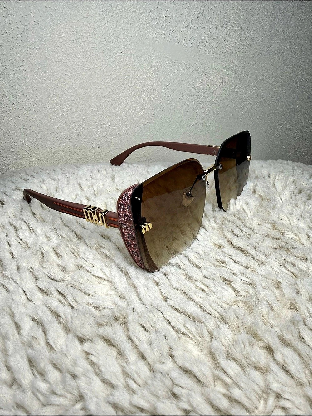 Oversized Brown Gradient Sunglasses β Gold Tone & Sparkle Details